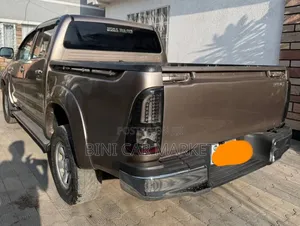 Toyota Hilux 2010 Brown