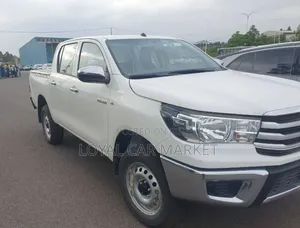 New Toyota Hilux 2023 White