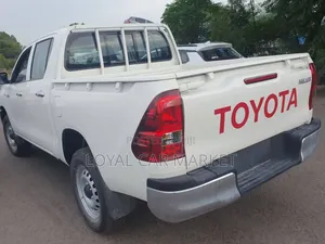 New Toyota Hilux 2023 White