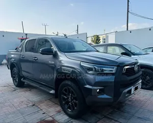 Toyota Hilux 2023 Gray