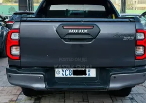 Toyota Hilux 2023 Gray