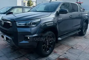 Photo - Toyota Hilux 2023 Gray