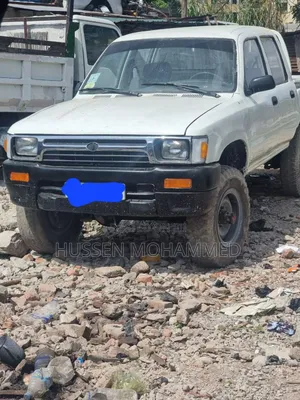 Photo - Toyota Hilux 1995 White