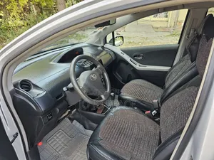 Toyota Yaris 2010 Silver