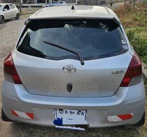 Toyota Yaris 2010 Silver