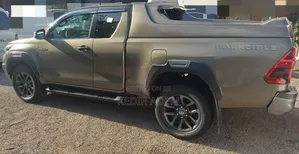 Photo - Toyota Hilux 2022 Gray