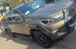 Toyota Hilux 2022 Gray