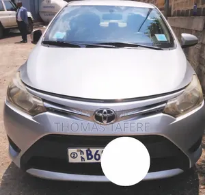 Photo - Toyota Yaris 2015 Silver