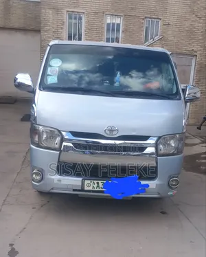 Photo - Toyota HiAce 220 2007 Silver