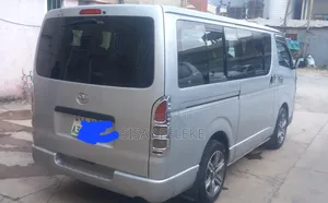 Toyota HiAce 220 2007 Silver