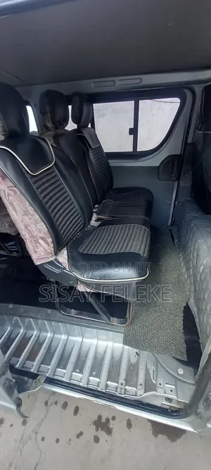 Toyota HiAce 220 2007 Silver