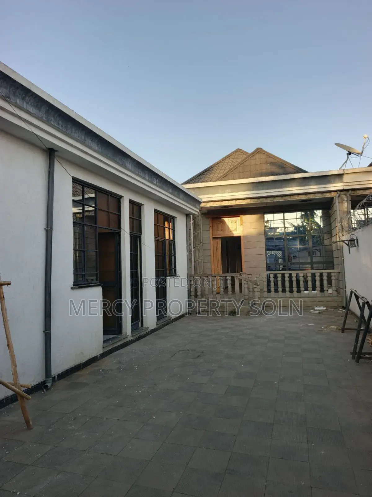 Furnished 5bdrm Villa in Yeka for sale