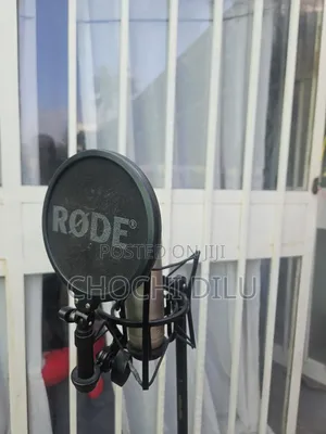 Rode Nt1 Microphone With Free Mic Stand