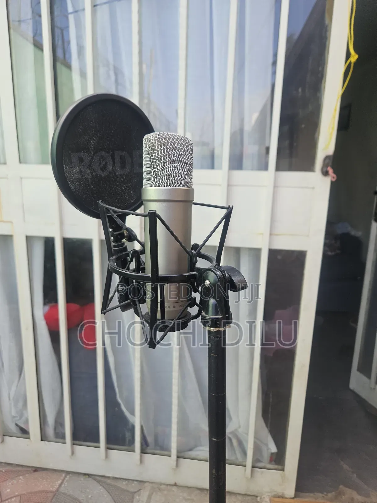 Rode Nt1 Microphone With Free Mic Stand