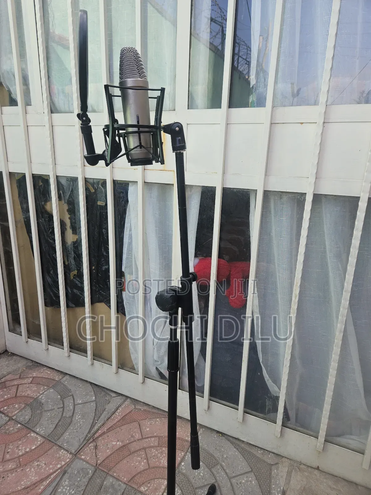 Rode Nt1 Microphone With Free Mic Stand