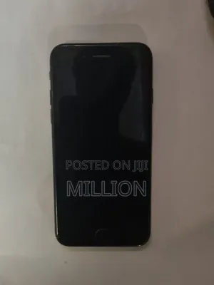 Photo - Apple iPhone 7 32 GB Black