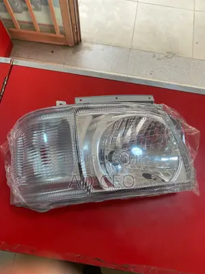 Photo - Toyota Hiace Head Lamp