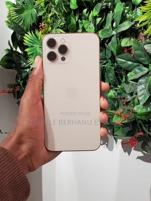 Photo - Apple iPhone 12 Pro Max 128 GB Gold