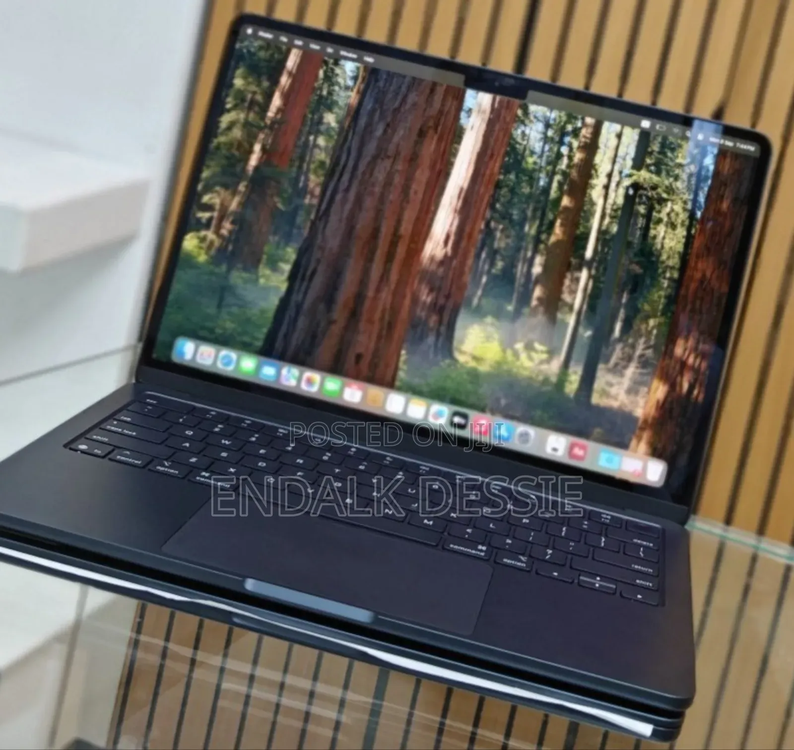 New Laptop Apple MacBook Air 2024 M3 13-Inch 8GB Apple M3 SSD 256GB