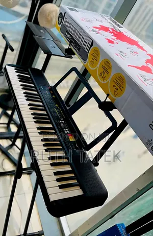 Photo - Yamaha F52 Keyboard