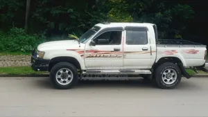 Photo - Toyota Hilux 1996 White