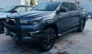 Photo - Toyota Hilux 2022 Gray