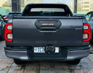 Toyota Hilux 2022 Gray