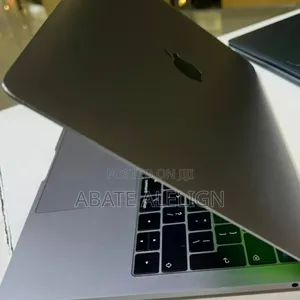 New Laptop Apple MacBook Pro 2019 8GB Intel Core M SSD 128GB