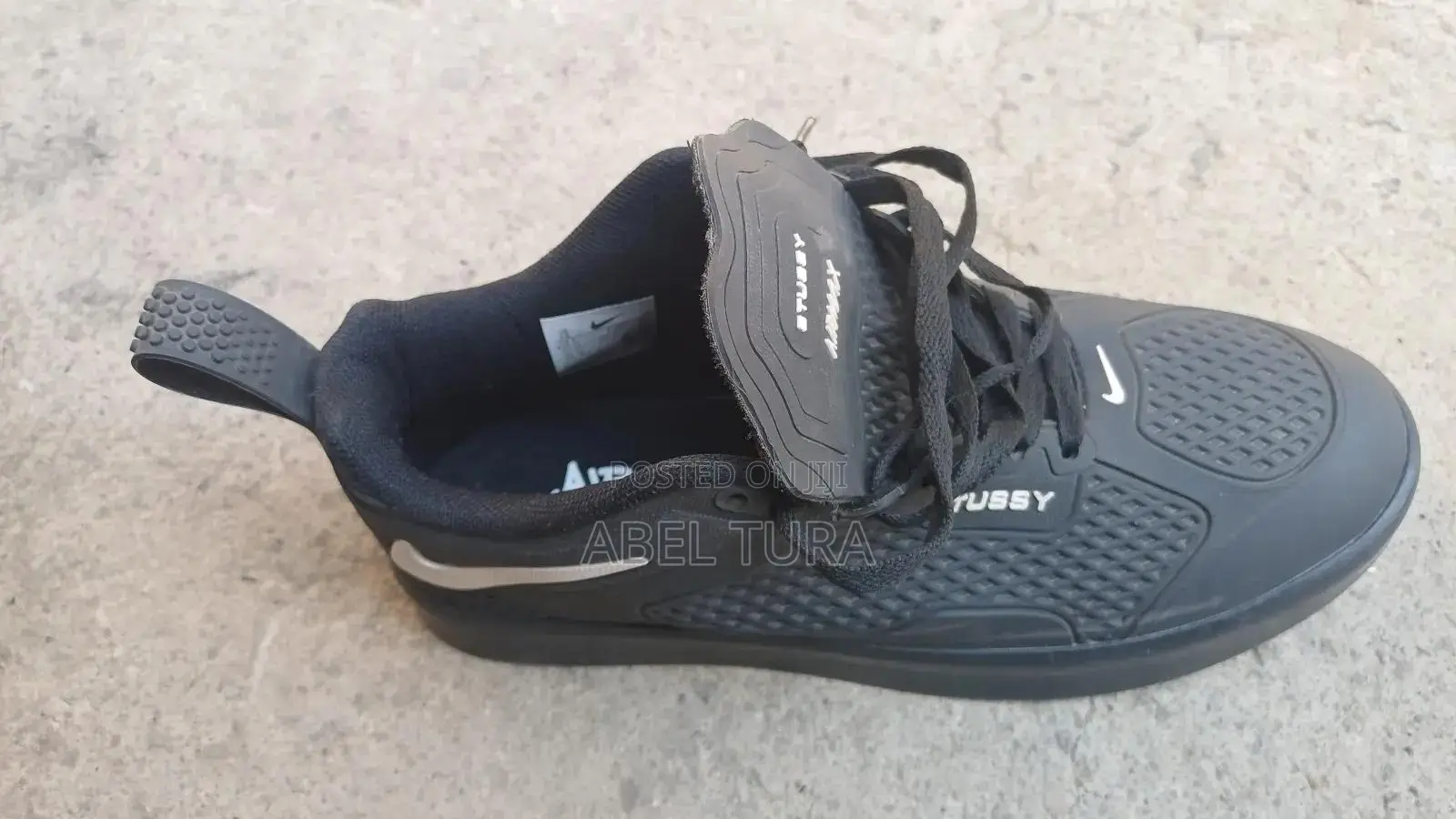 Nike (Made Im Vietnam )