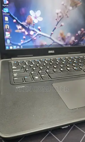 New Laptop Dell Latitude 3380 8GB Intel Core I5 SSD 256GB