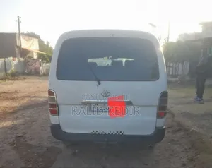 Photo - Toyota HiAce 1997 White