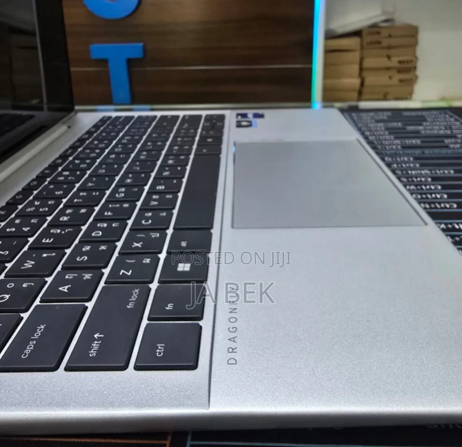 New Laptop HP Dragonfly G4 16GB Intel Core I7 SSD 512GB