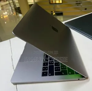 New Laptop Apple MacBook Pro 2019 8GB Intel Core I5 SSD 128GB
