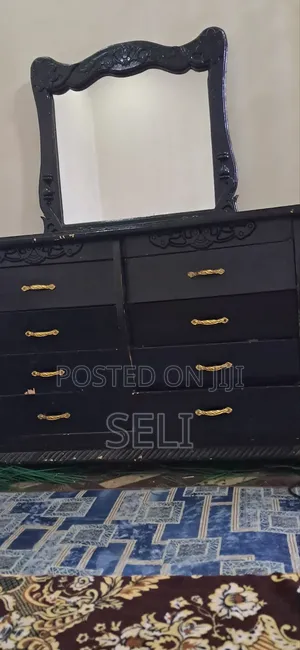 Photo - Dressing Ccabinet