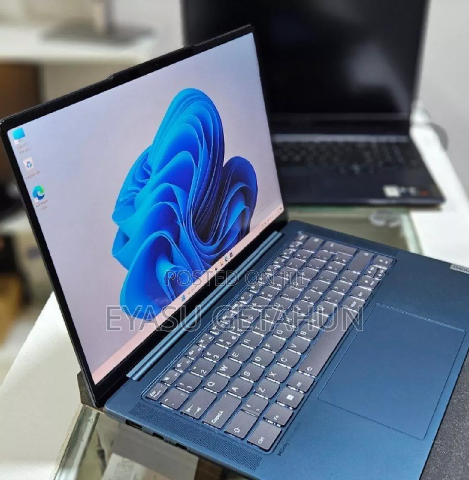 New Laptop Lenovo Yoga 330 16GB Intel Core I7 SSD 1T