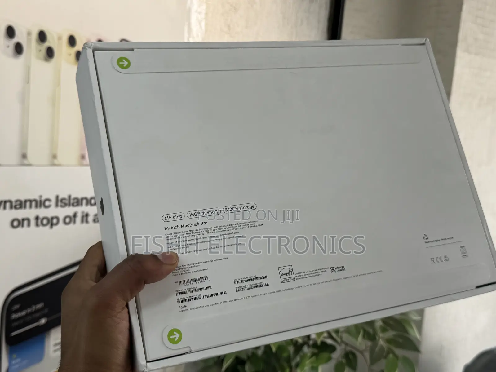 New Laptop Apple Macbook Pro 2025 M5 14-Inch 16GB Apple M5 SSD 512GB
