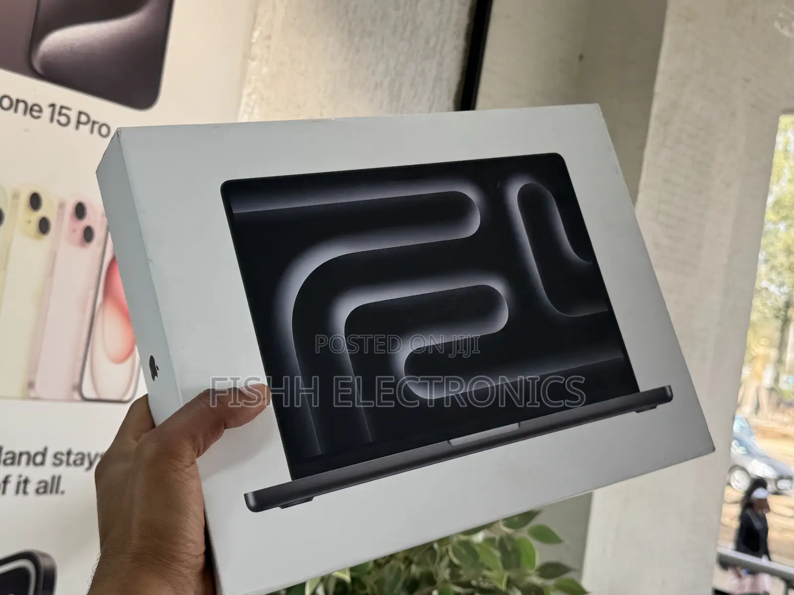 New Laptop Apple Macbook Pro 2025 M5 14-Inch 16GB Apple M5 SSD 512GB