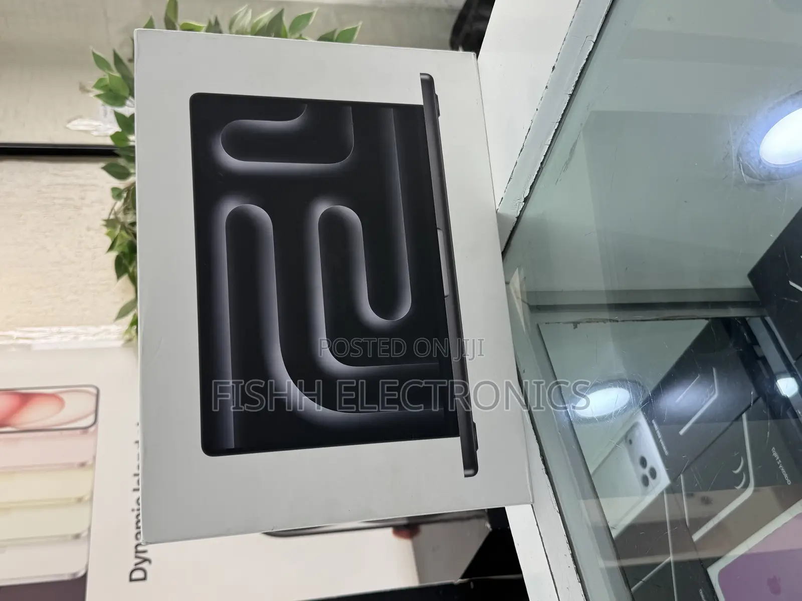 New Laptop Apple Macbook Pro 2025 M5 14-Inch 16GB Apple M5 SSD 512GB