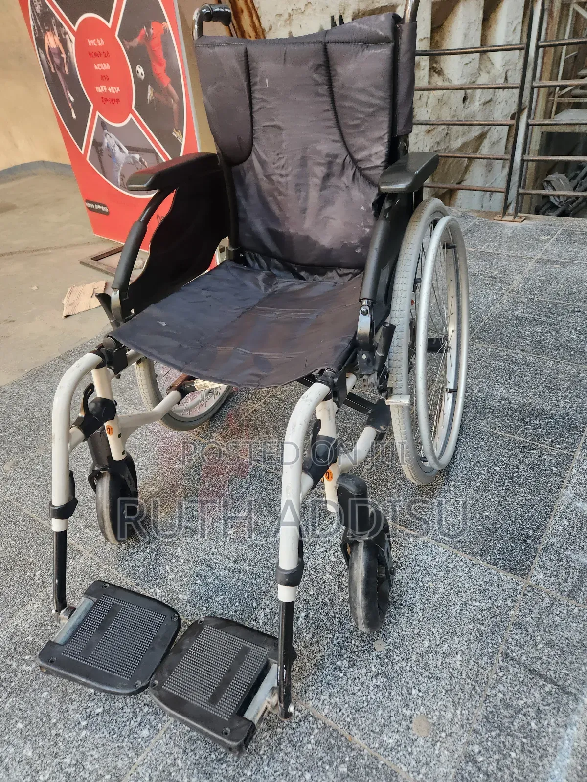 Wheelchair Foldable የሚታጠፍ ጠንካራ ዊልቸር Wheelchair ያገለገለ