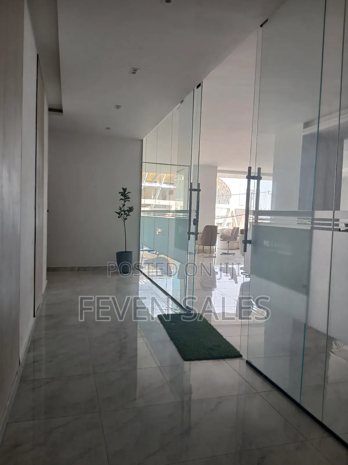 ቦሌ ላይ የንግ ሱቆችን እየሸጥን እንገኛለን