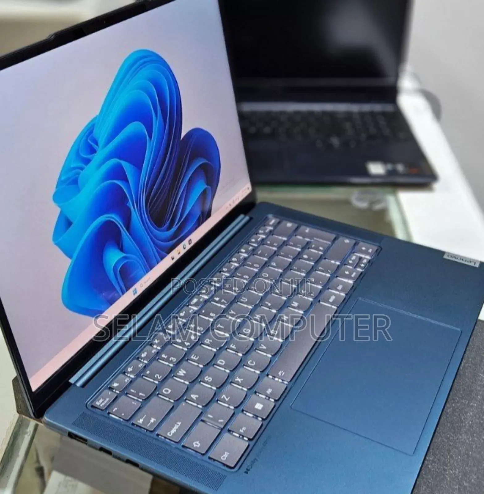 New Laptop Lenovo Yoga 700 16GB Intel Core I7 SSD 1T