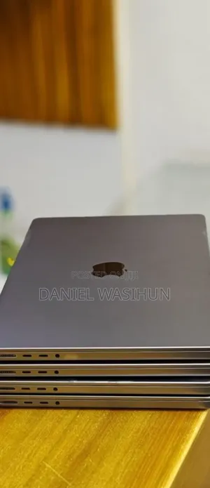 New Laptop Apple MacBook Pro M1 32GB Apple M1 Pro SSD 512GB