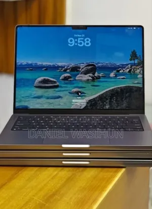 Photo - New Laptop Apple MacBook Pro M1 32GB Apple M1 Pro SSD 512GB