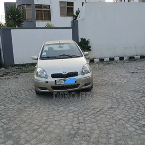 Photo - Toyota Vitz 2002 Gold