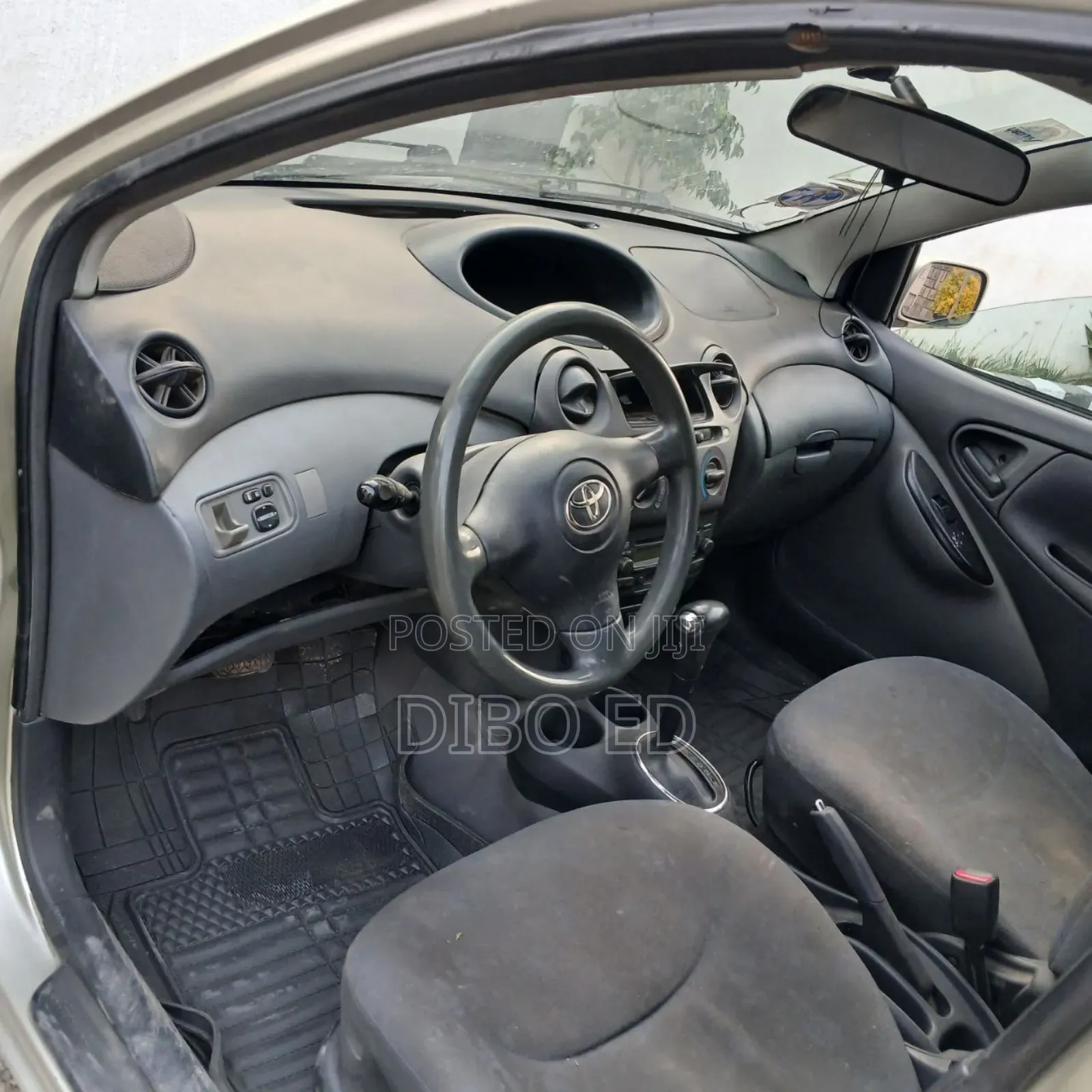 Toyota Vitz 2002 Gold