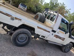 Photo - Toyota Land Cruiser 2012 White