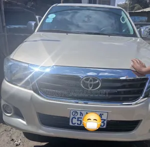 Toyota Hilux 2.5 D-4D 4X4 SRX 2010 Gold