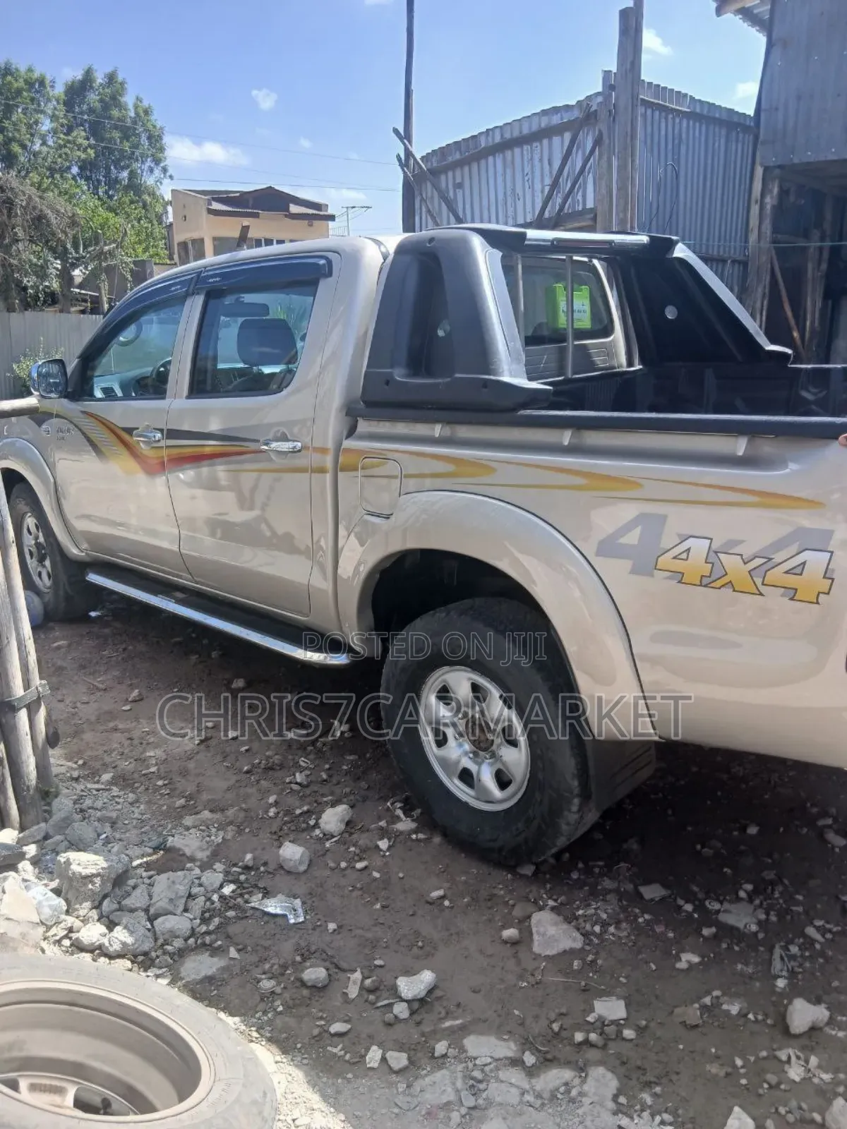 Toyota Hilux 2.5 D-4D 4X4 SRX 2010 Gold
