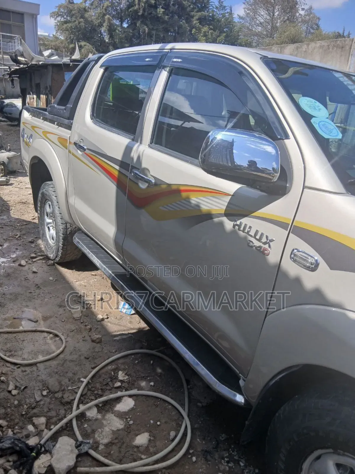 Toyota Hilux 2.5 D-4D 4X4 SRX 2010 Gold