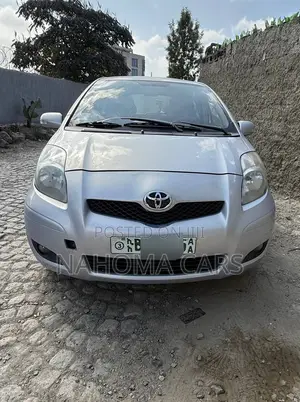 Photo - Toyota Yaris 2010 Pink